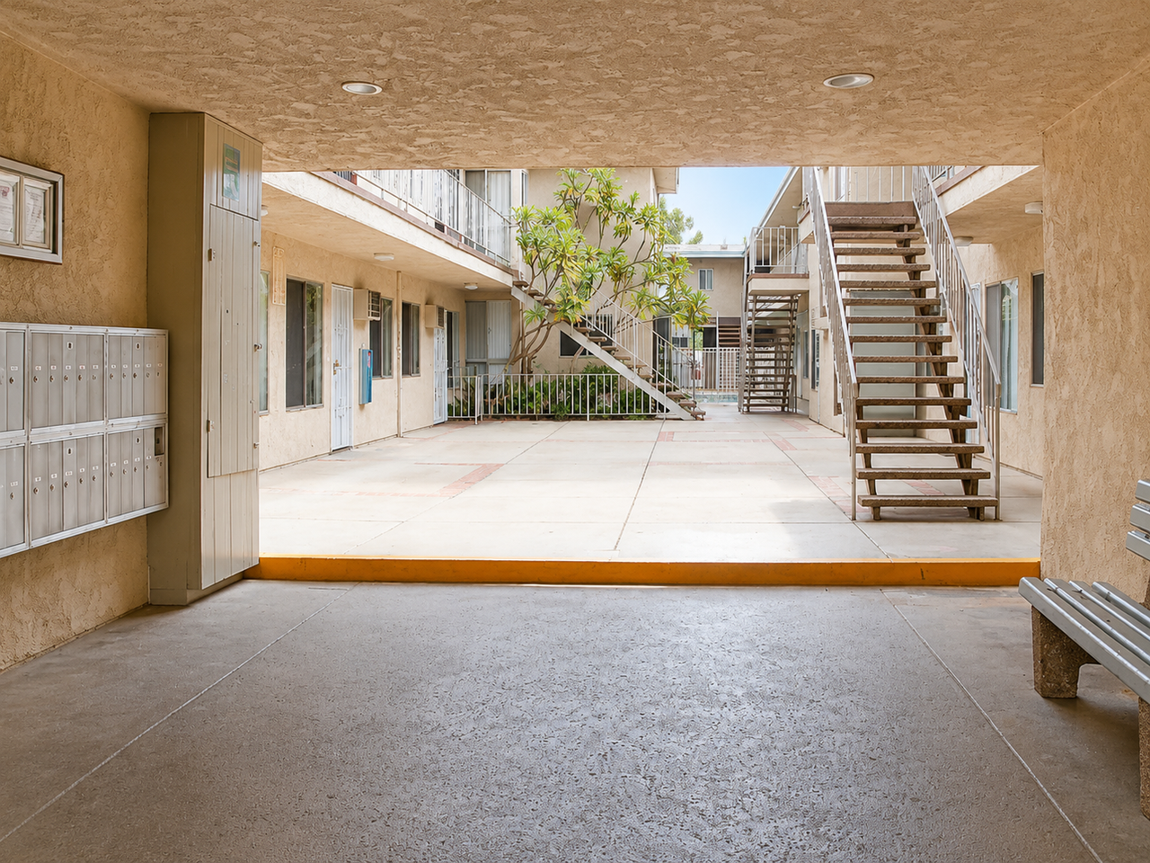 15537 Nordhoff St - Photo 4 of 31