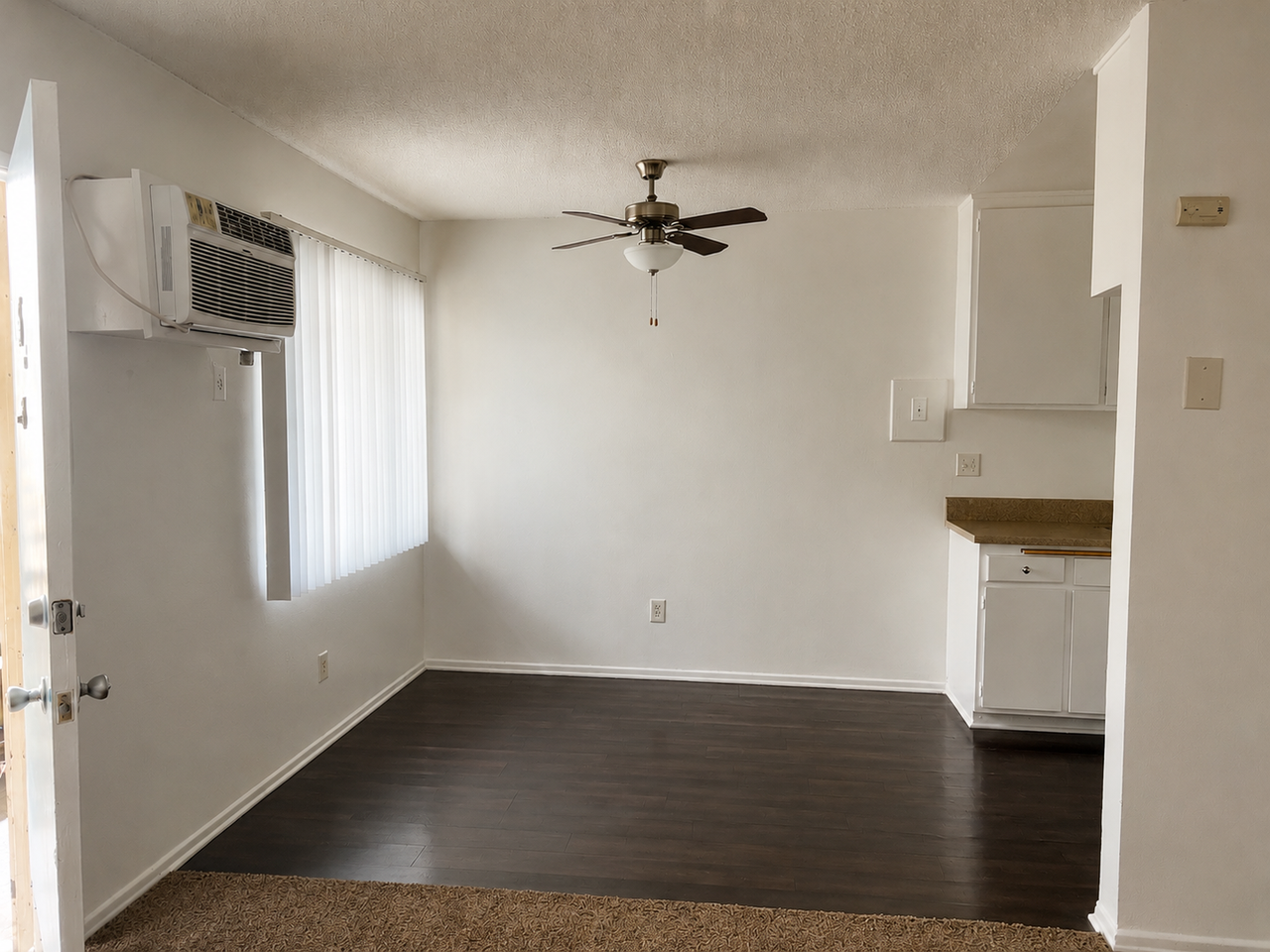 15537 Nordhoff St - Photo 5 of 31