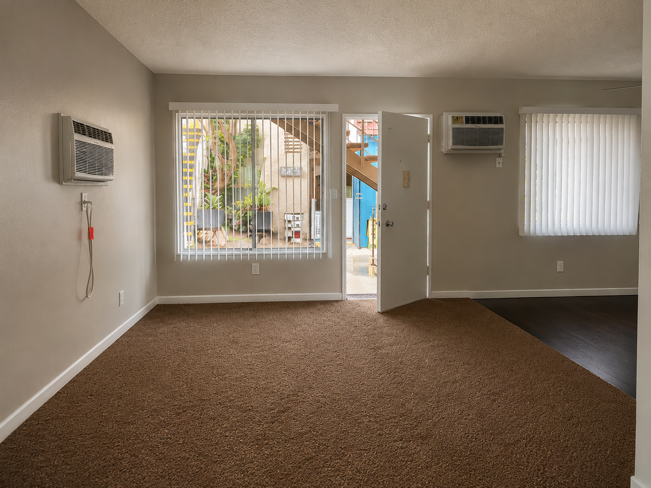 15537 Nordhoff St - Photo 6 of 31