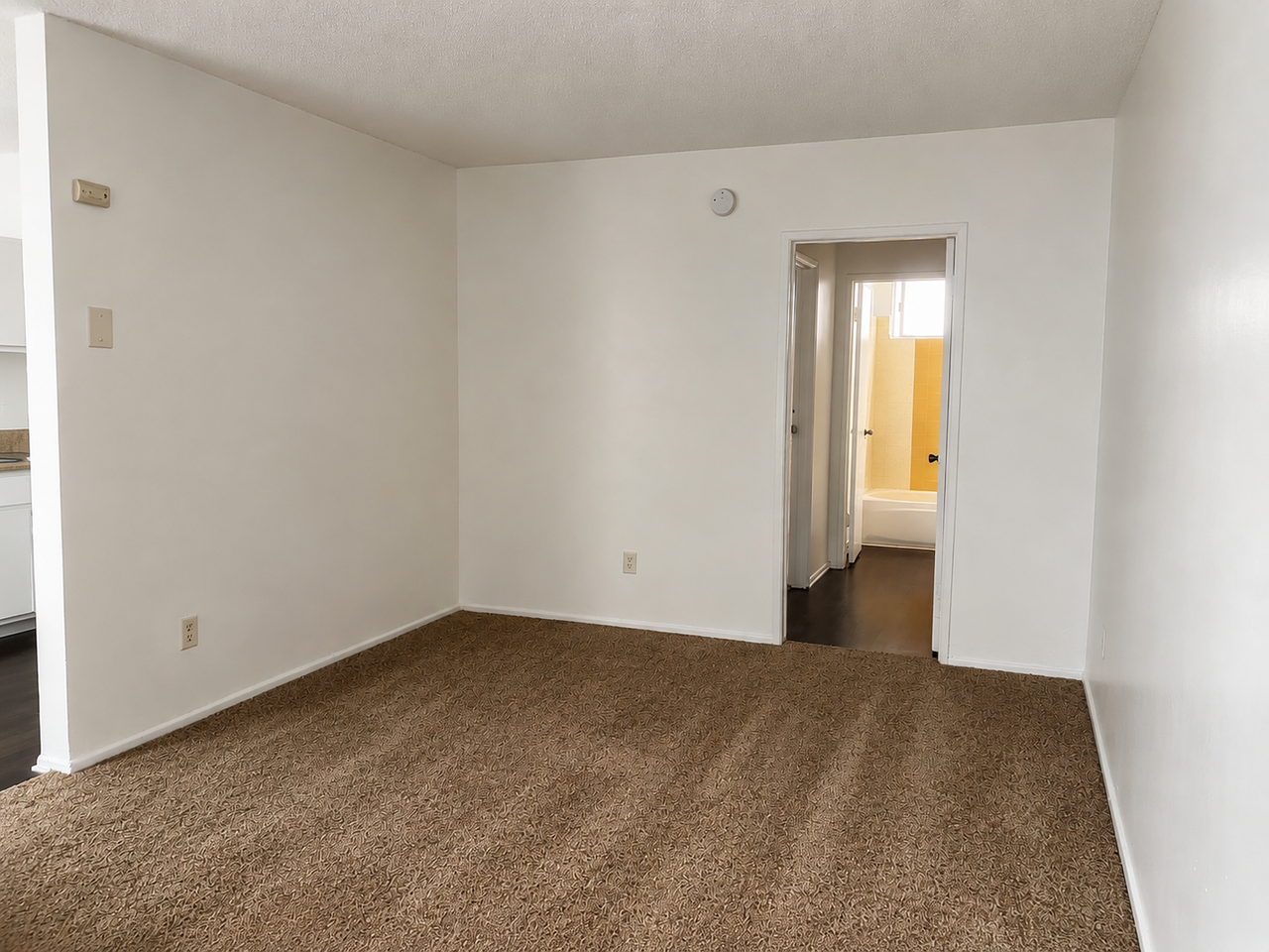 15537 Nordhoff St - Photo 7 of 31