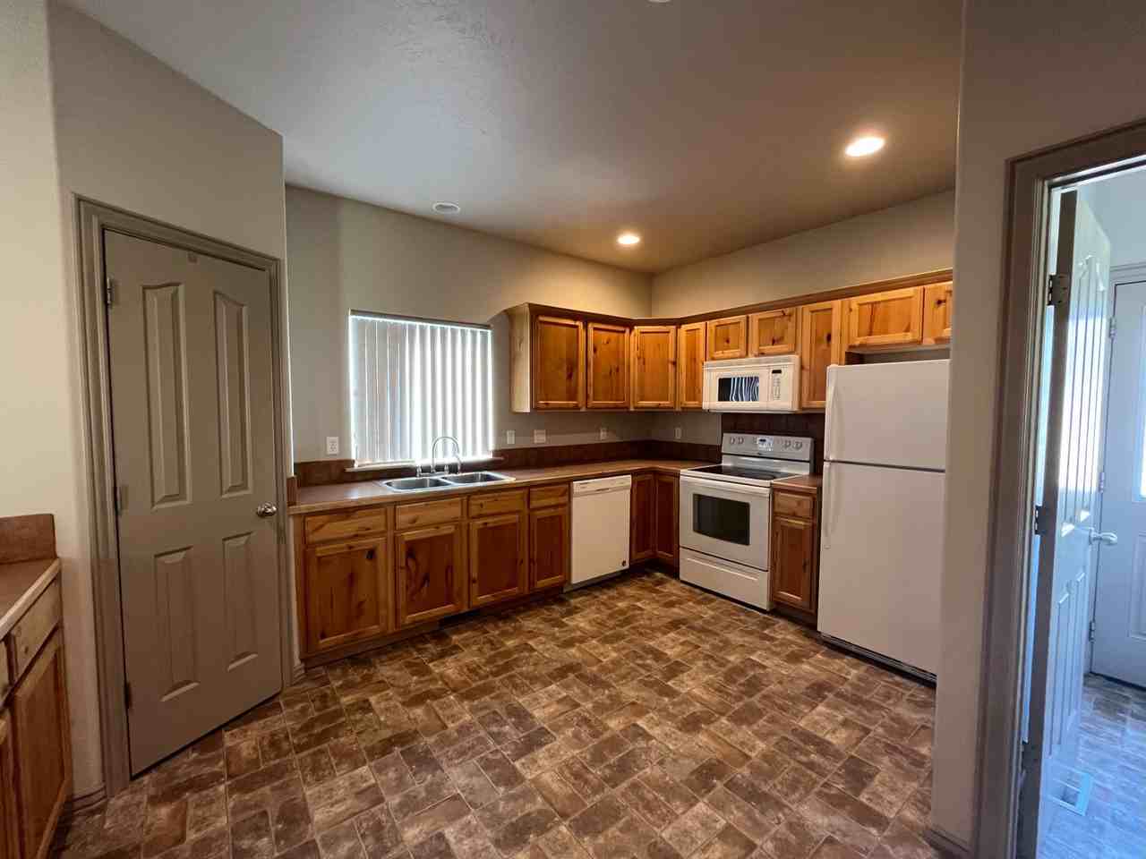 1011 N 30th St - Photo 5 of 18