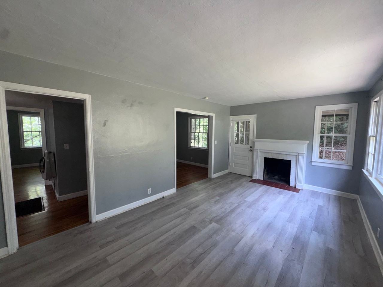 1529 Charlotte Ave - Photo 2 of 11