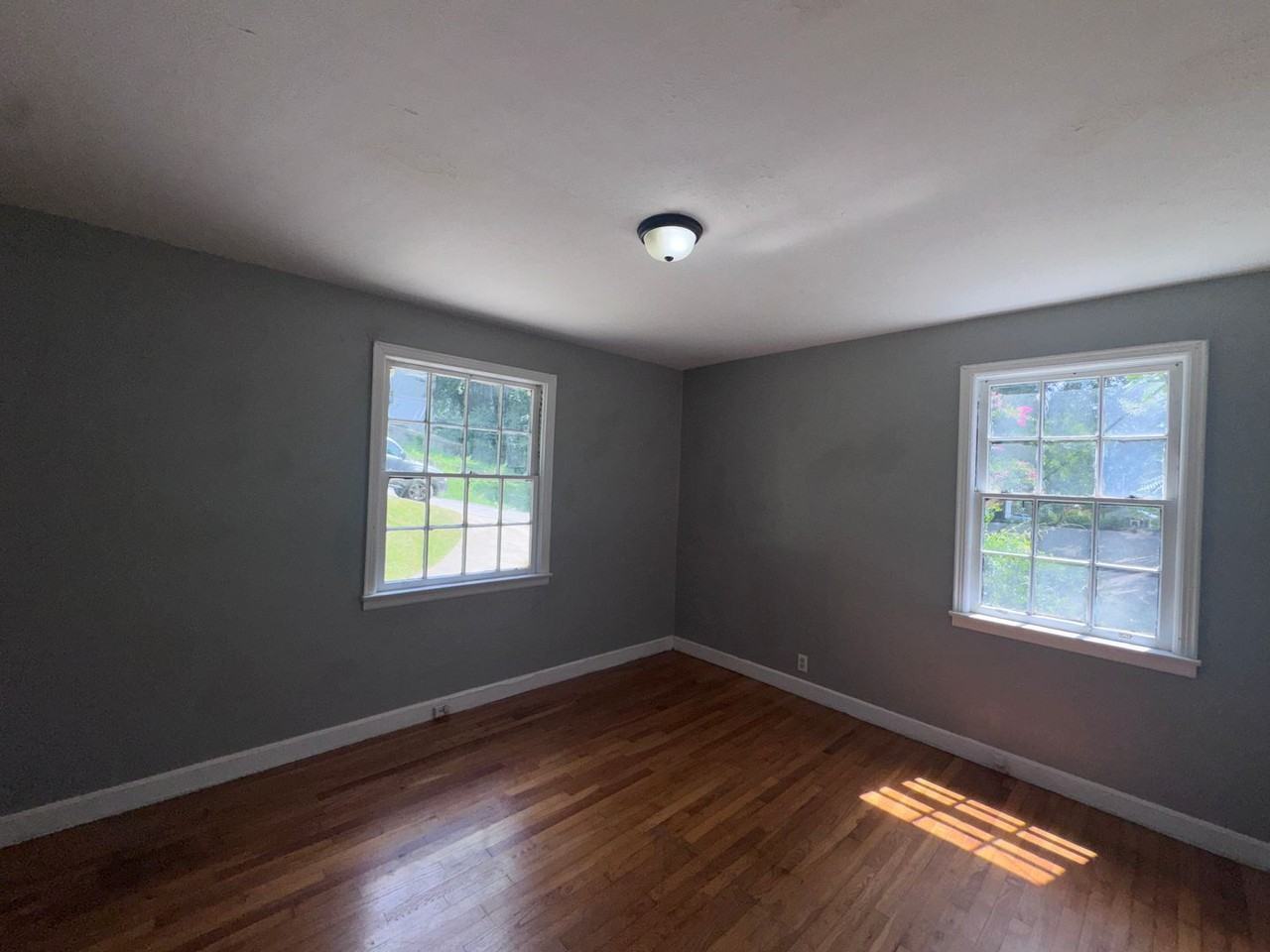 1529 Charlotte Ave - Photo 5 of 11