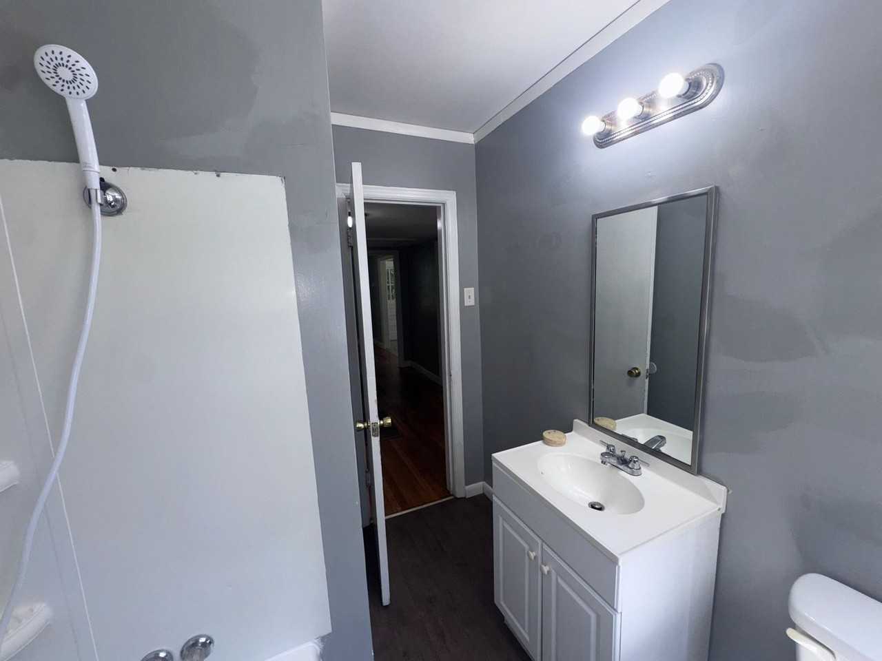 1529 Charlotte Ave - Photo 7 of 11