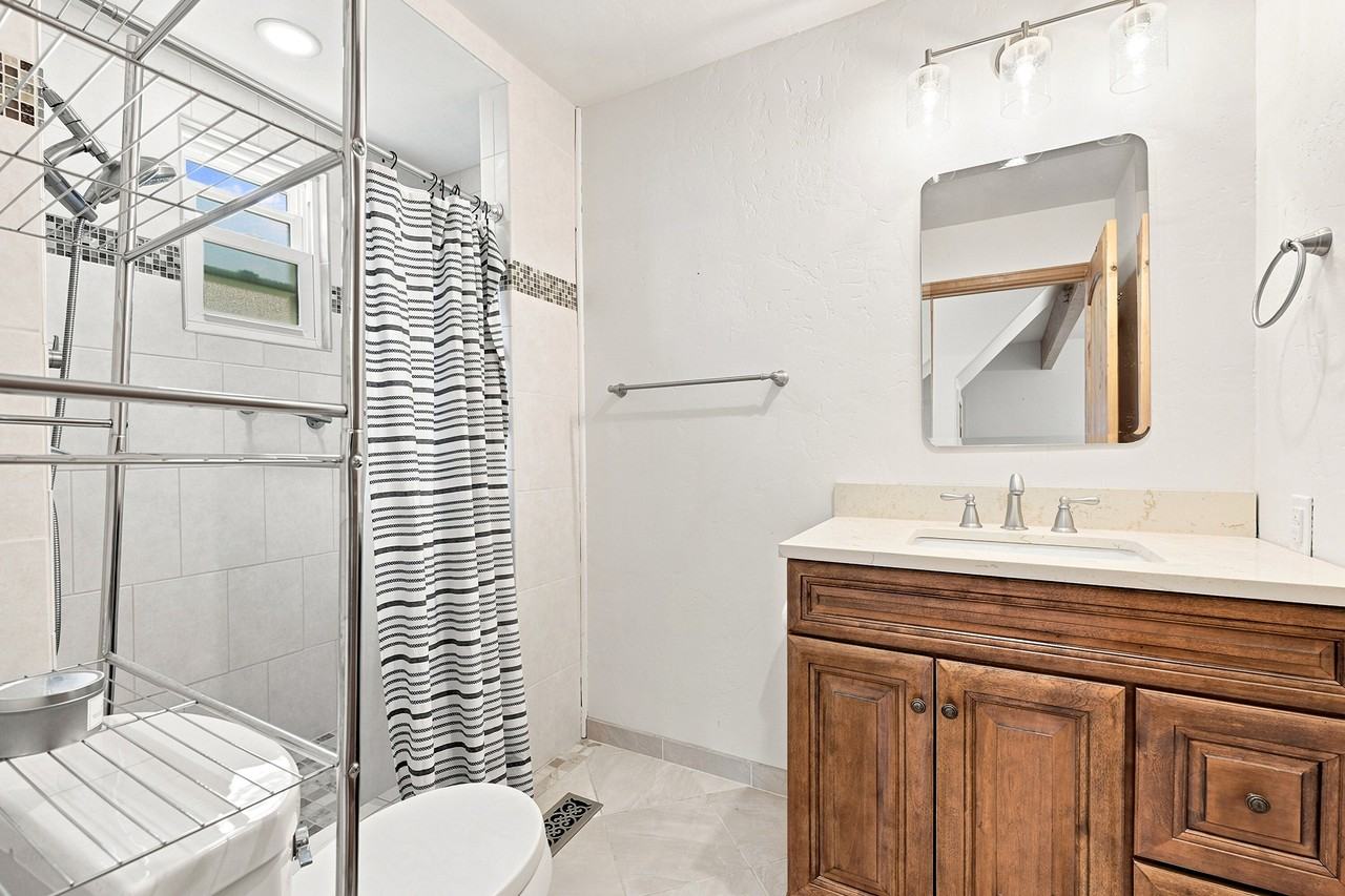 516 Colorado Blvd #1 - Photo 5 of 26