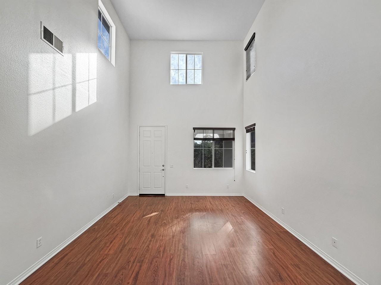 748 Kirkwall Dr #1 - Photo 5 of 22