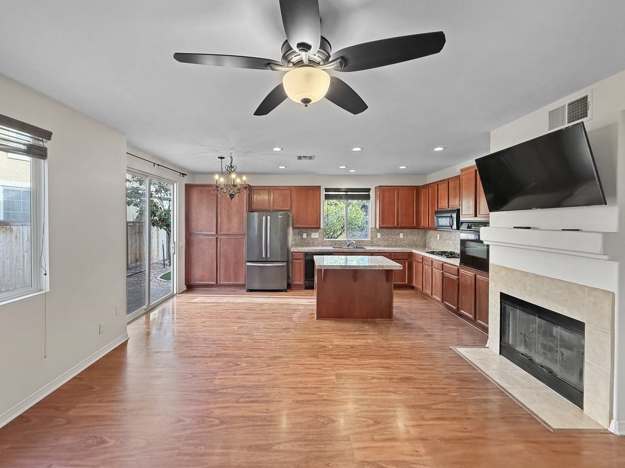 748 Kirkwall Dr #1 - Photo 6 of 22