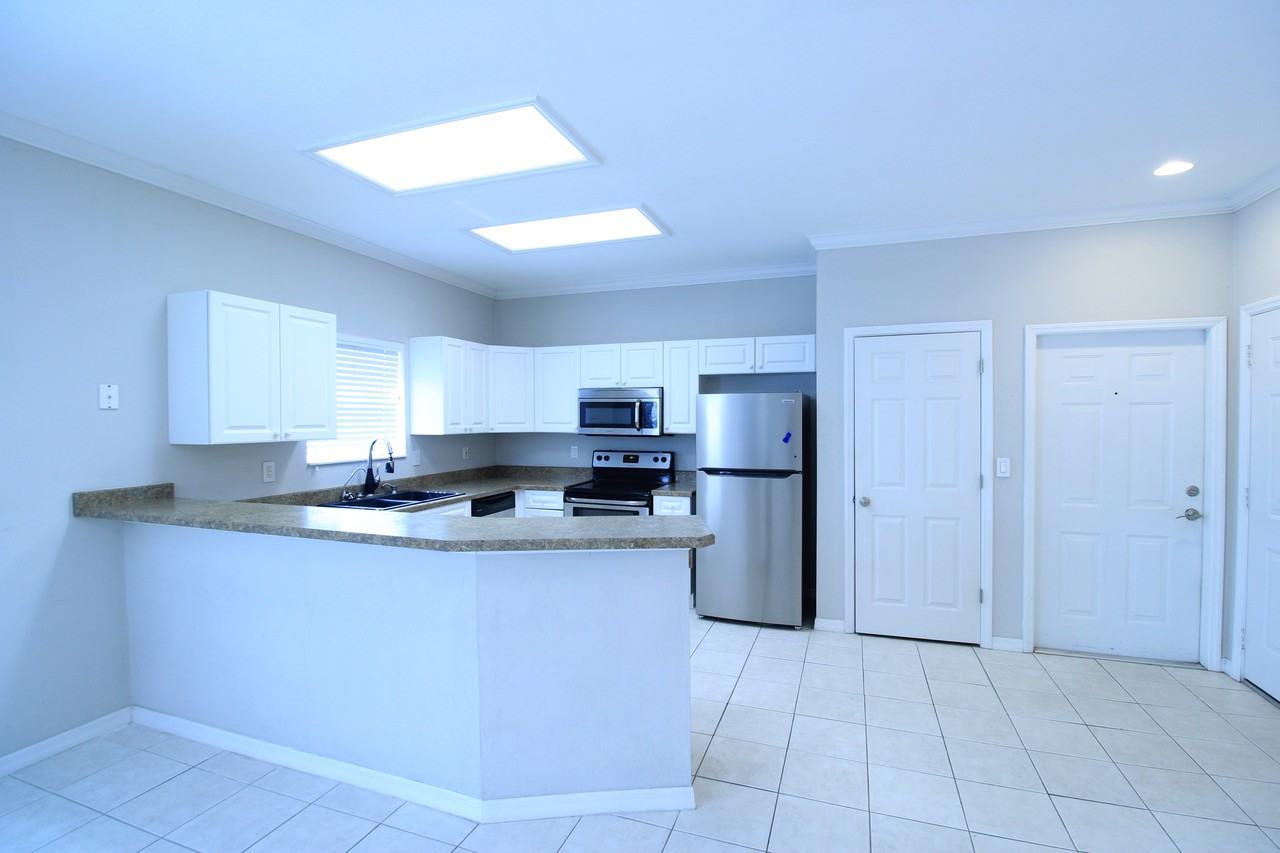 4742 Nw 79th Rd #1 - Photo 5 of 16