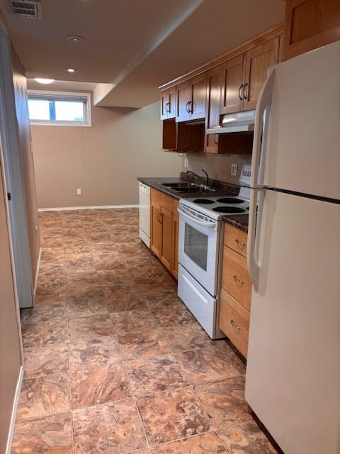 835 Willowgrove Cres Bsmt #B - Photo 3 of 13