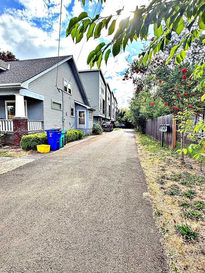 4209 Se 80th Ave #1 - Photo 2 of 41