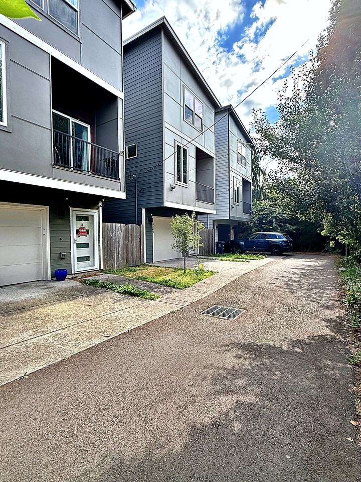 4209 Se 80th Ave #1 - Photo 3 of 41
