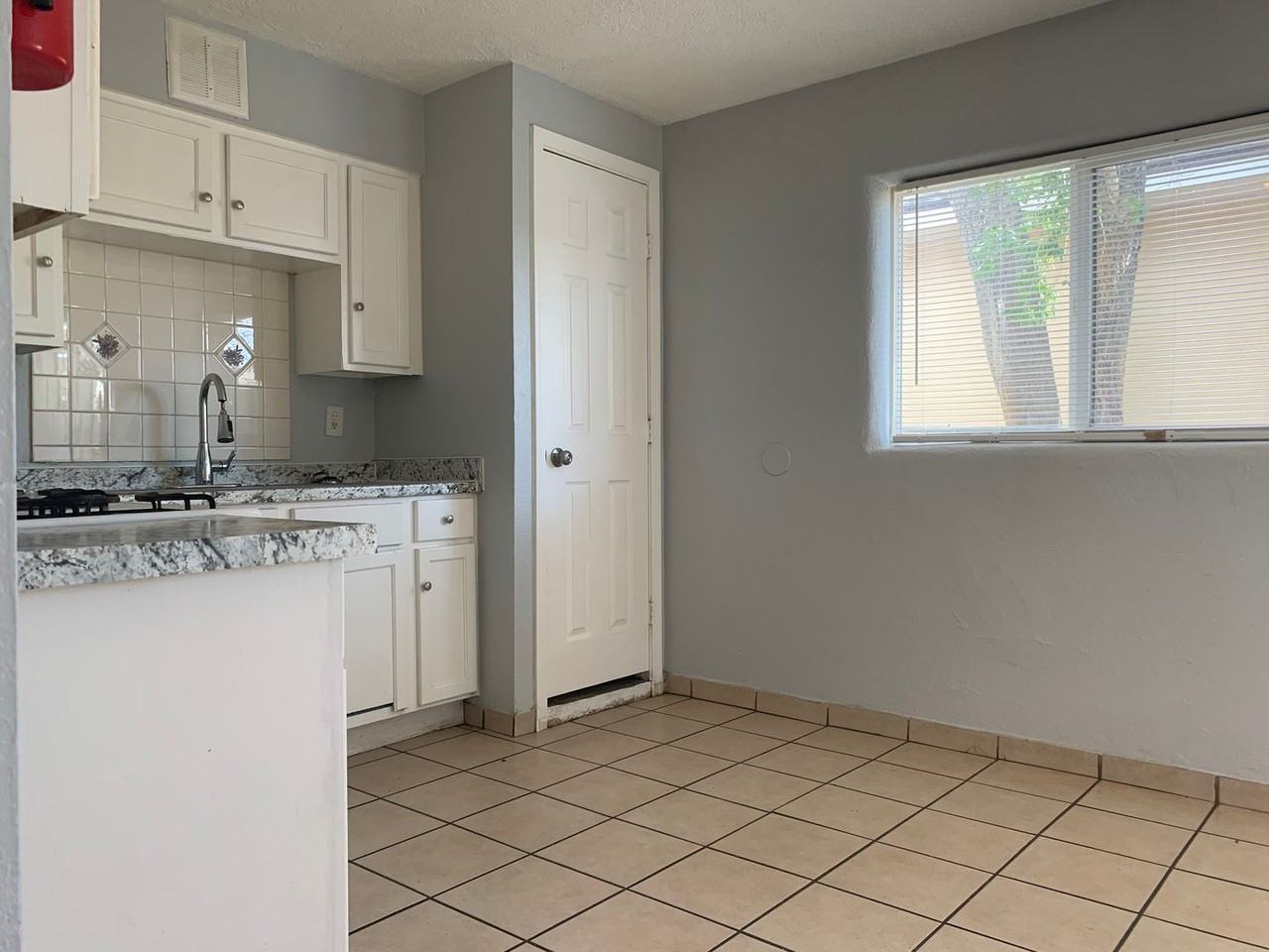 328 Rhode Island (New) St NE - Photo 2 of 16