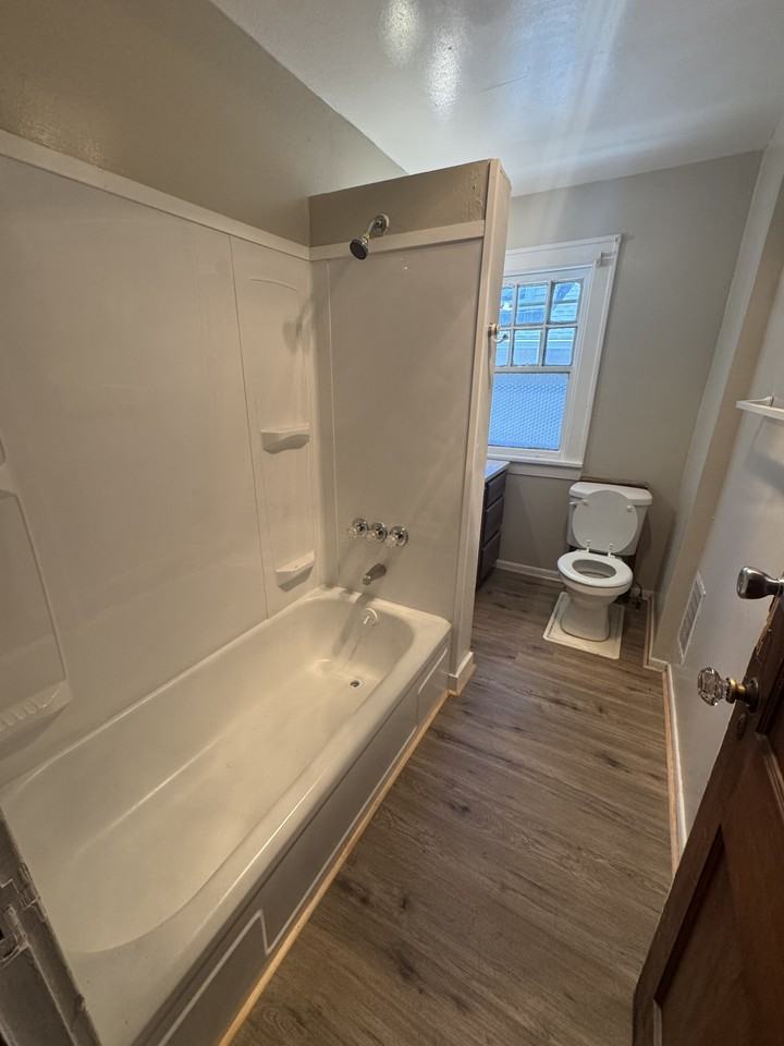 463 Glenwood Ave #463 - Photo 7 of 9