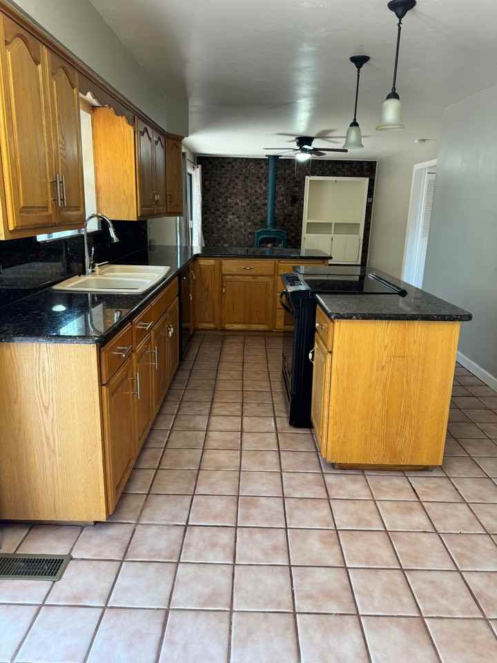 240 N 300 E #MAIN - Photo 2 of 17