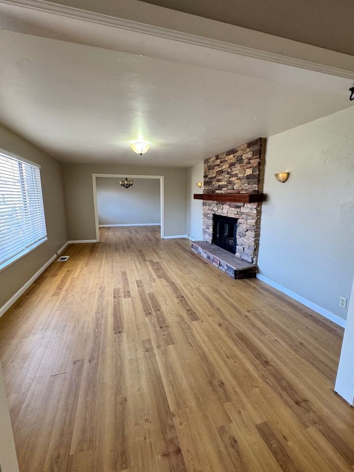 240 N 300 E #MAIN - Photo 4 of 17