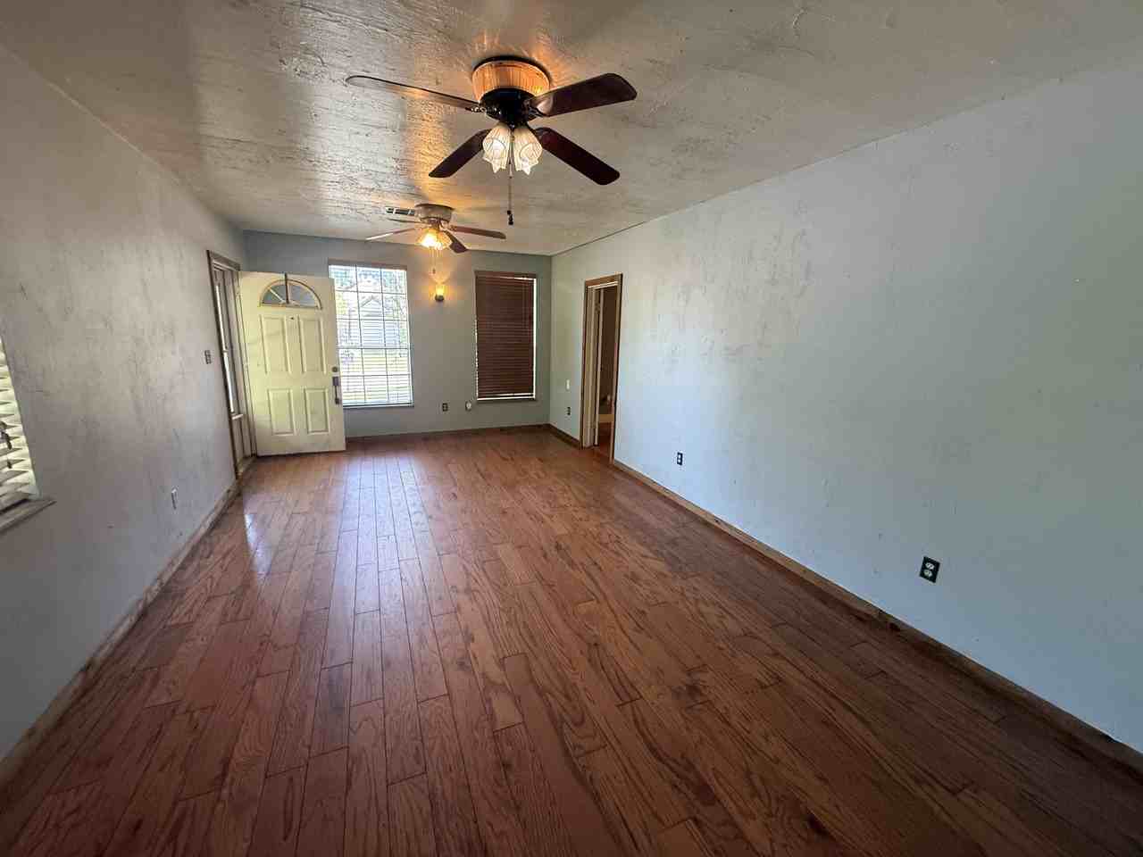 731 E 9th St #1 - Photo 2 of 10
