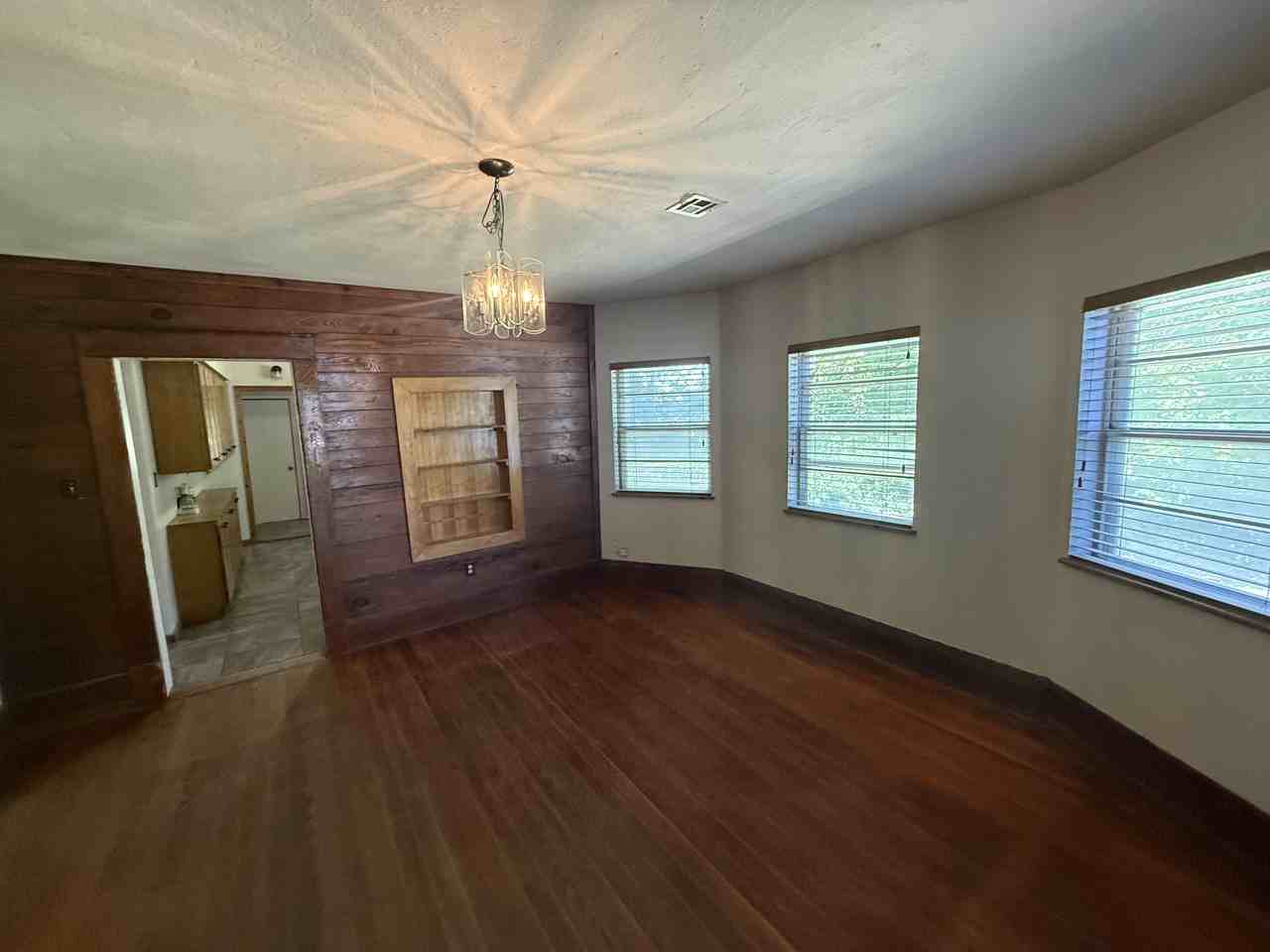 731 E 9th St #1 - Photo 3 of 10