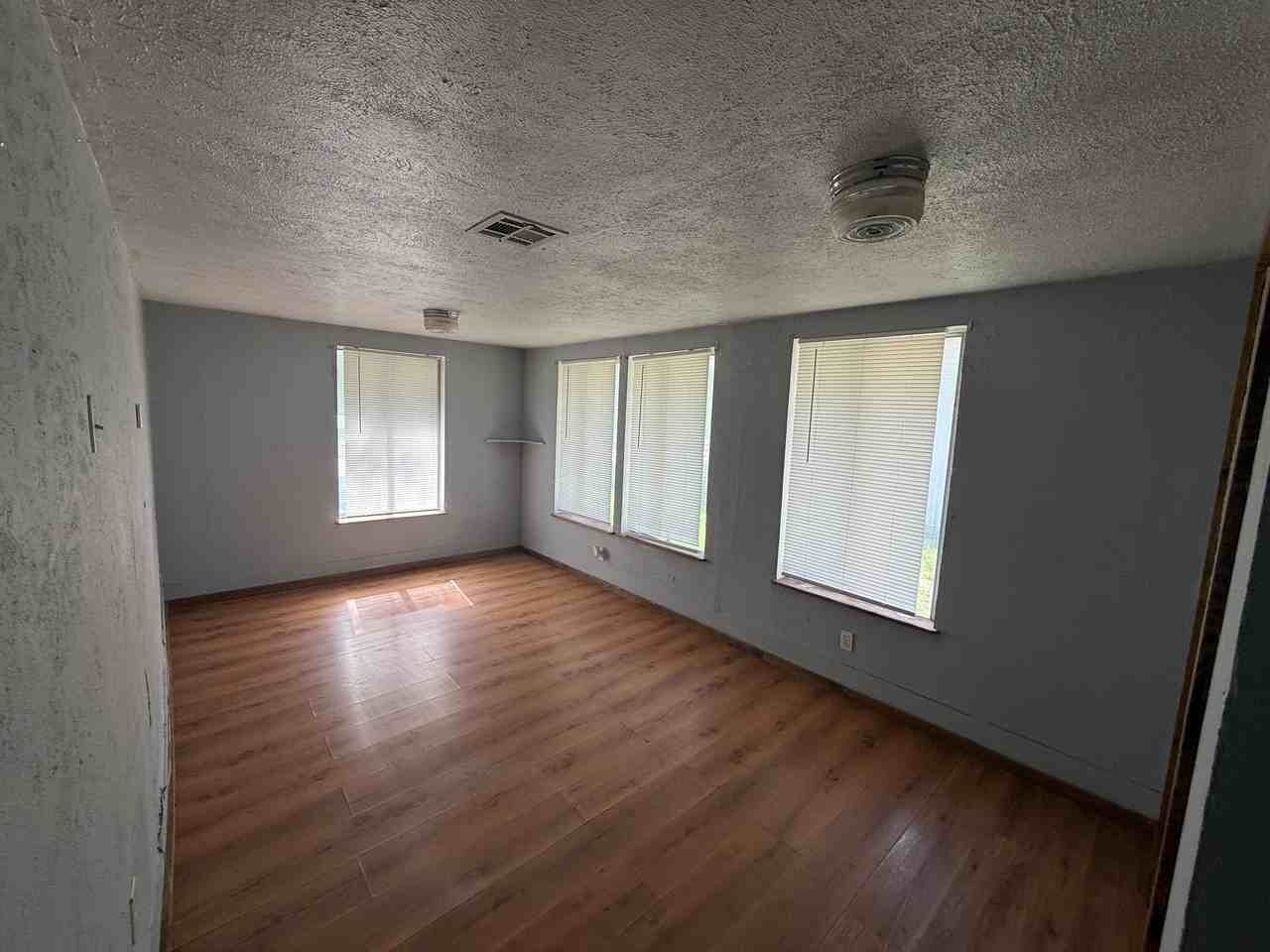 731 E 9th St #1 - Photo 6 of 10