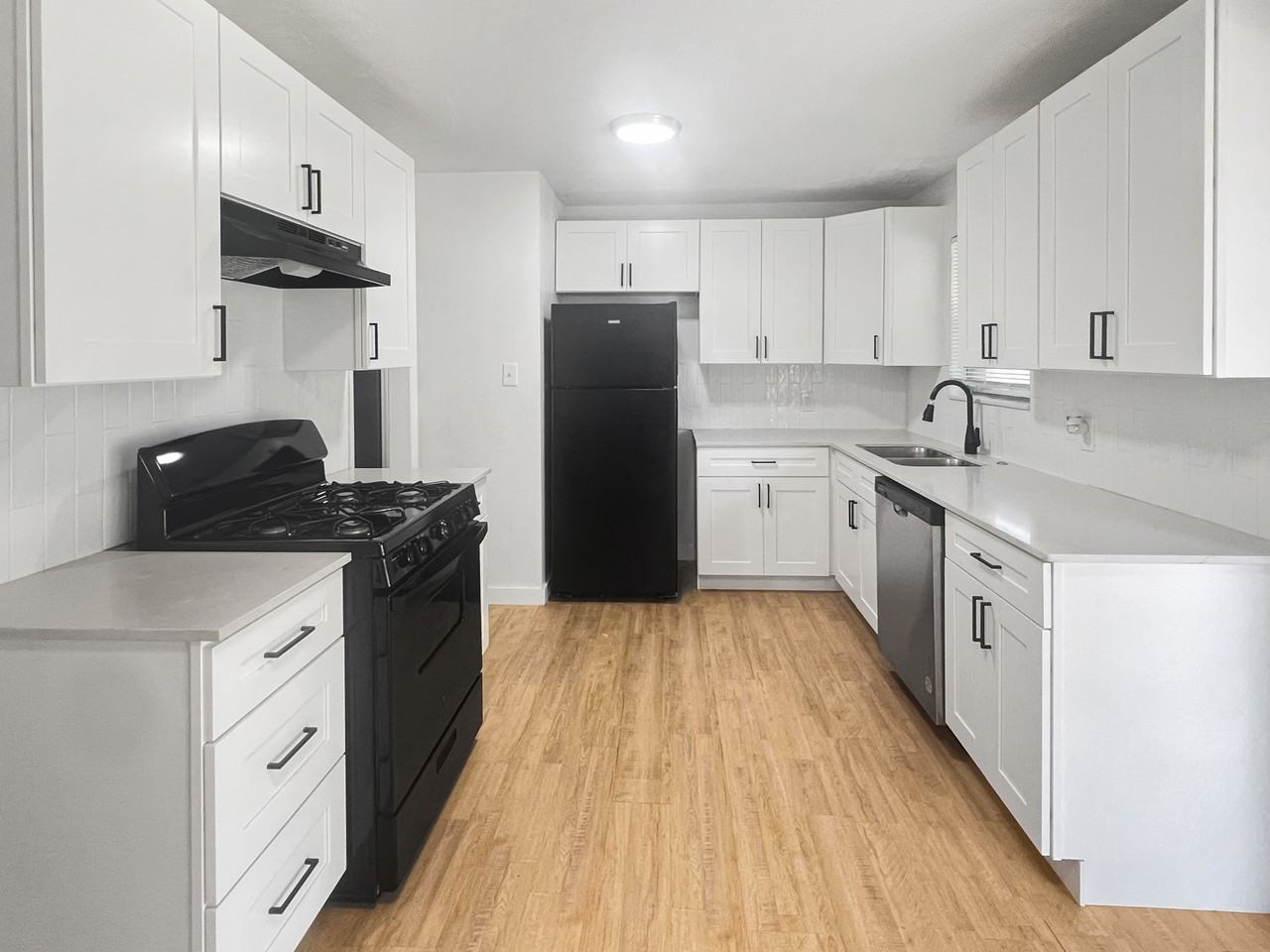 4533 Sw Beta Ave #1 - Photo 4 of 27