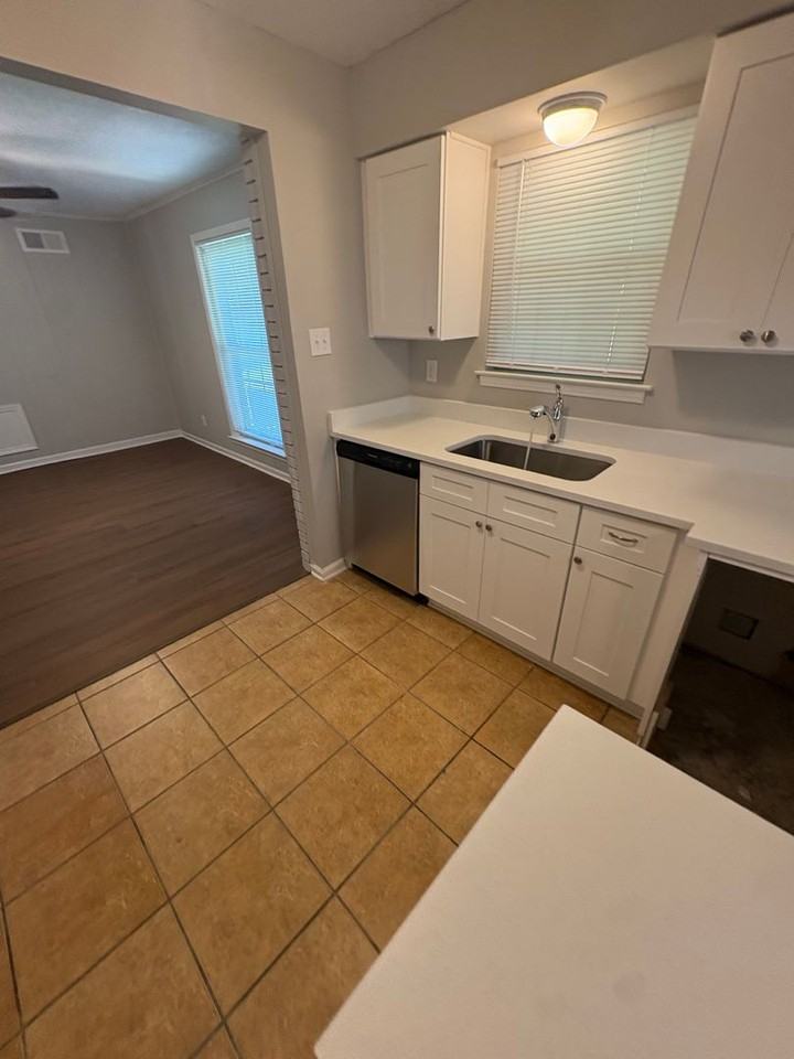 3235 Dorchester St - Photo 2 of 7