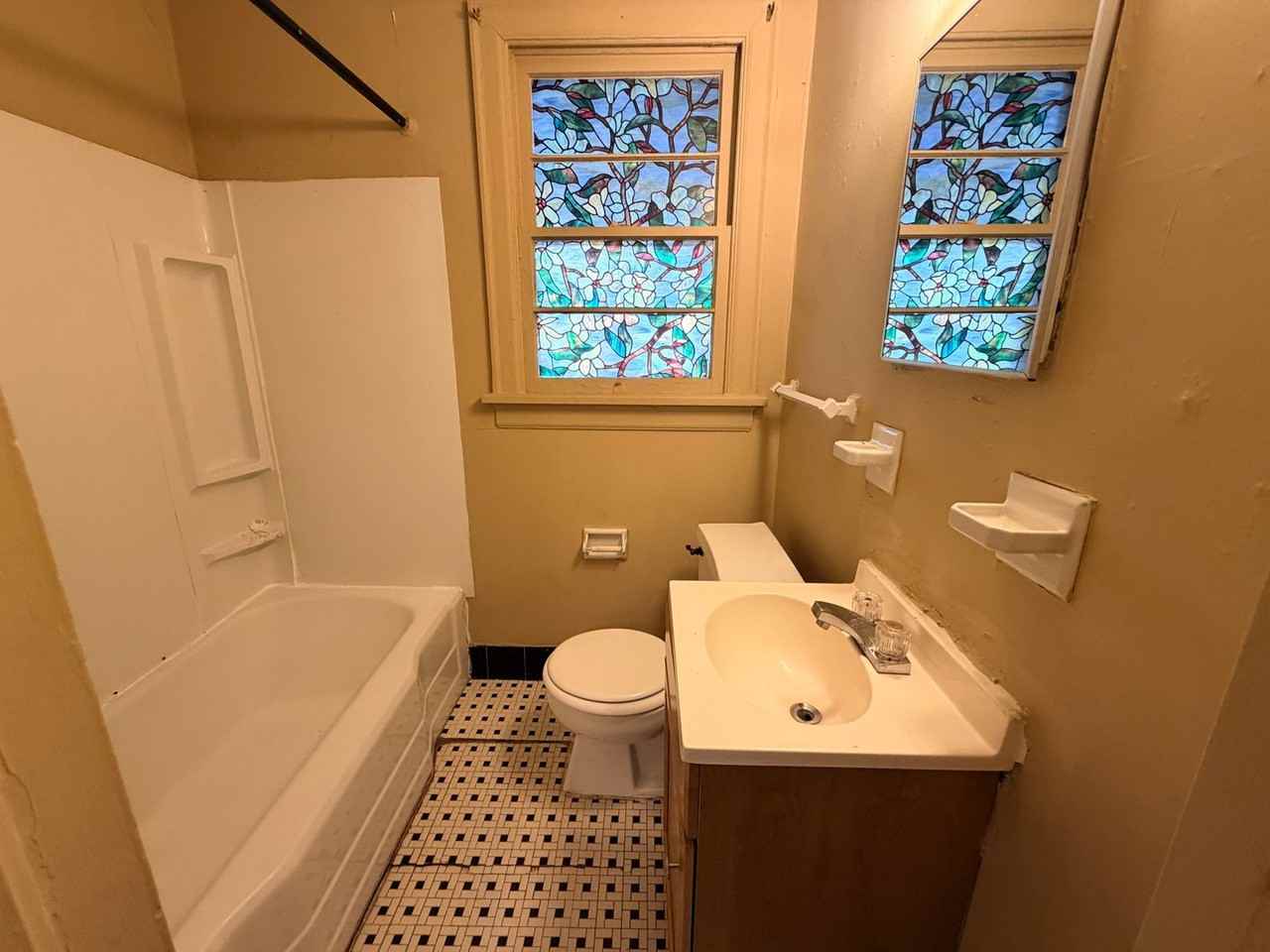 1211 N Oak St - Photo 2 of 16