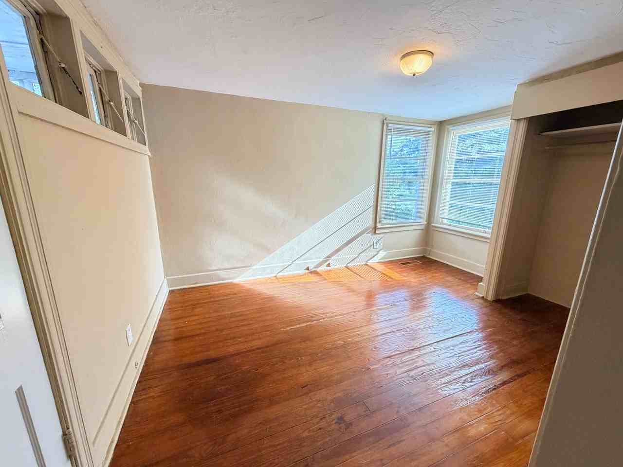 1211 N Oak St - Photo 4 of 16