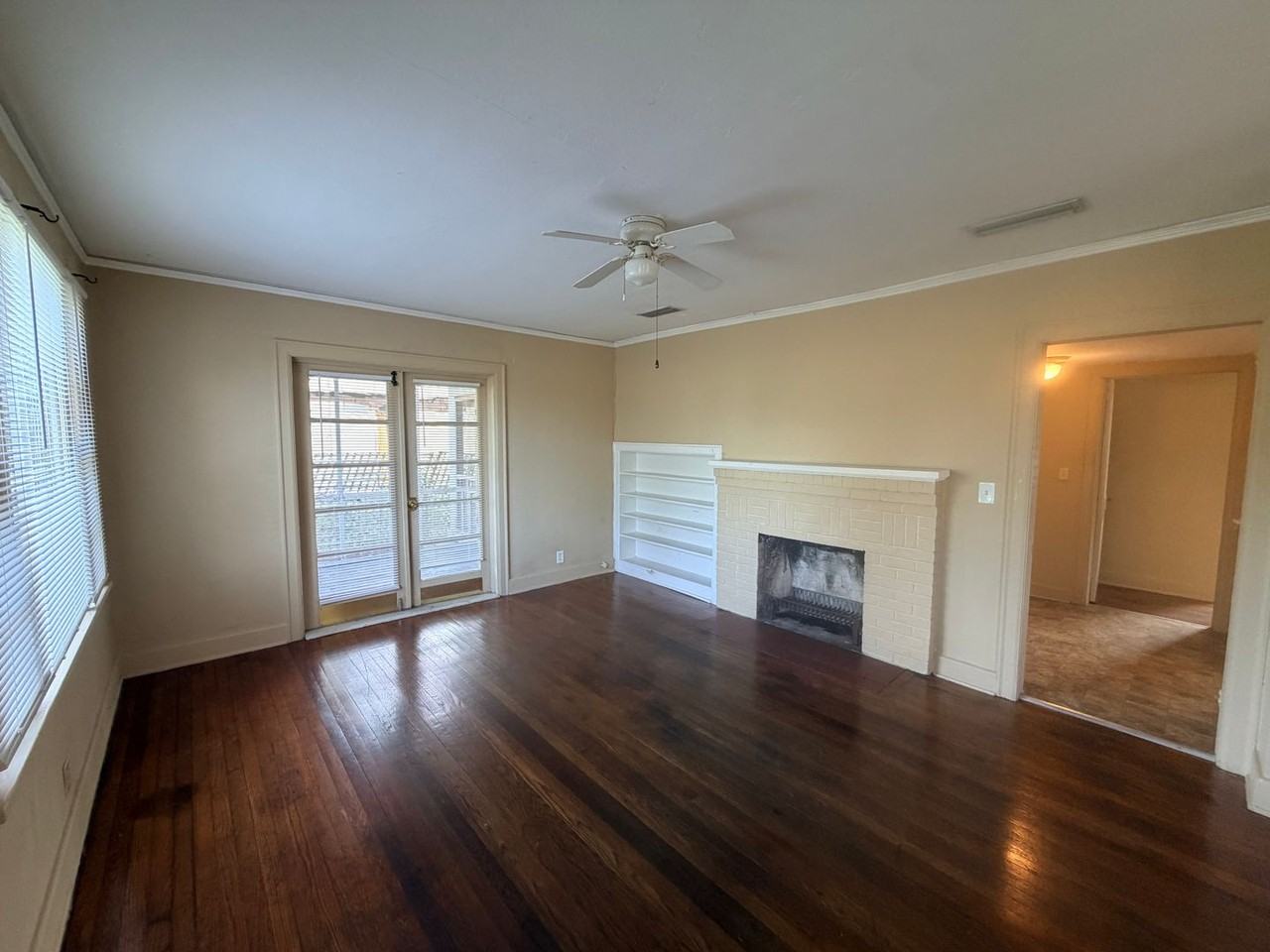 1211 N Oak St - Photo 5 of 16