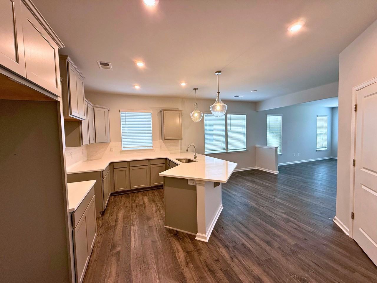 144 Gervais Cir #1 - Photo 6 of 32