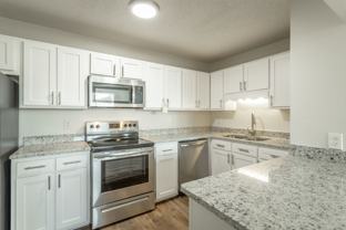 Kate’s View Apartments | Updated North Chattanooga Apartments with Scenic Views - Photo 1 of 1