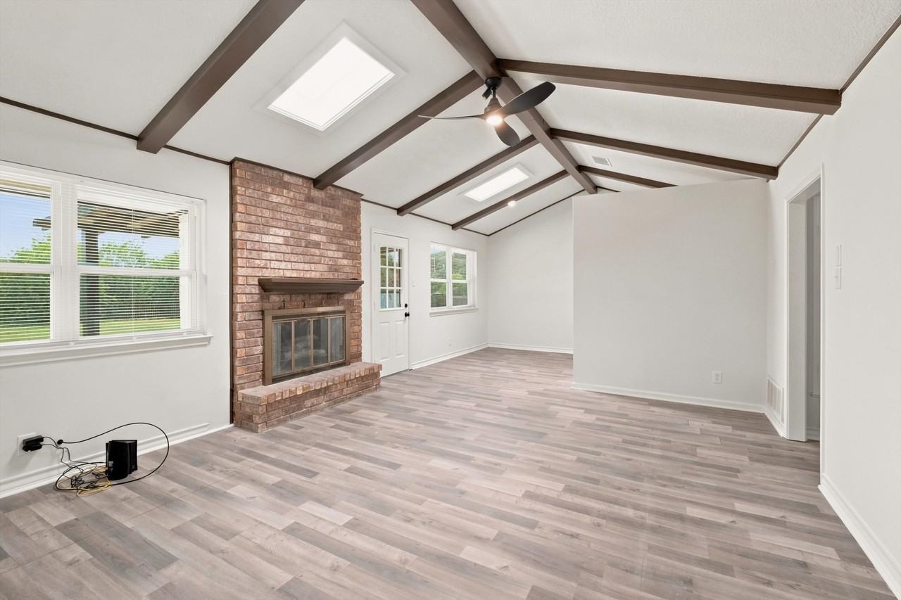 502 Moorside Dr #1 - Photo 4 of 10