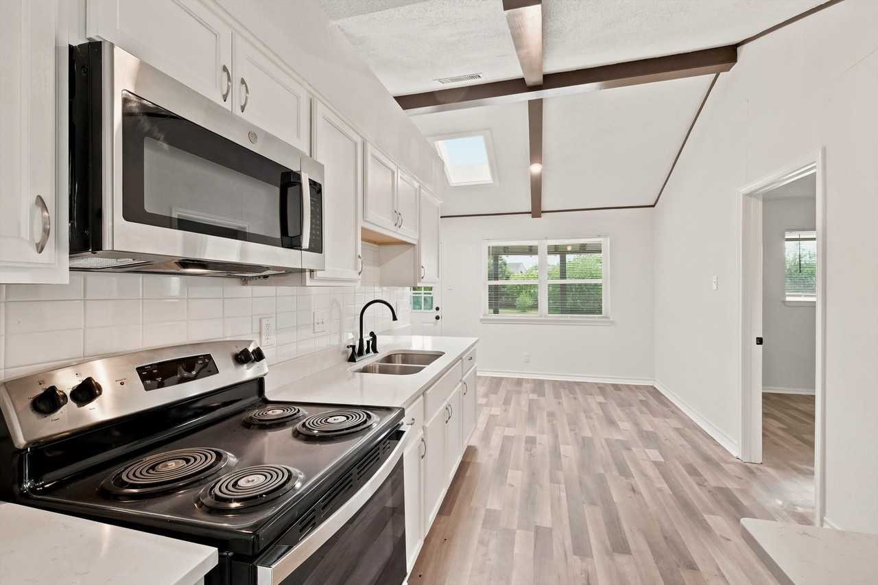 502 Moorside Dr #1 - Photo 5 of 10