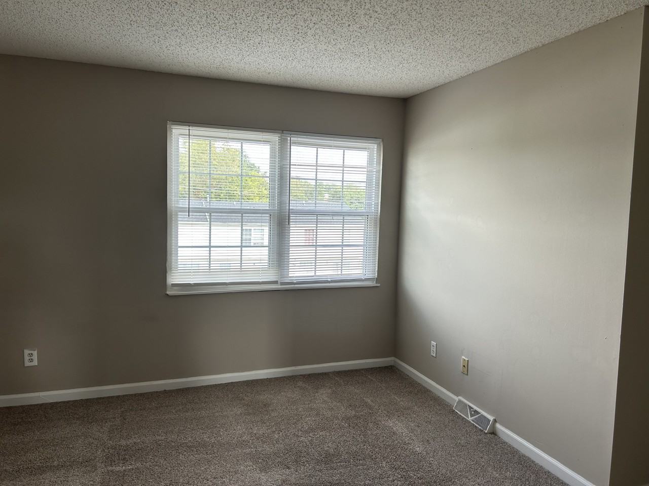 3212 Silvercreek Ave #B - Photo 3 of 9