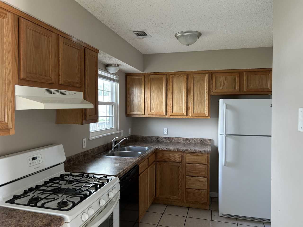 3212 Silvercreek Ave #B - Photo 7 of 9