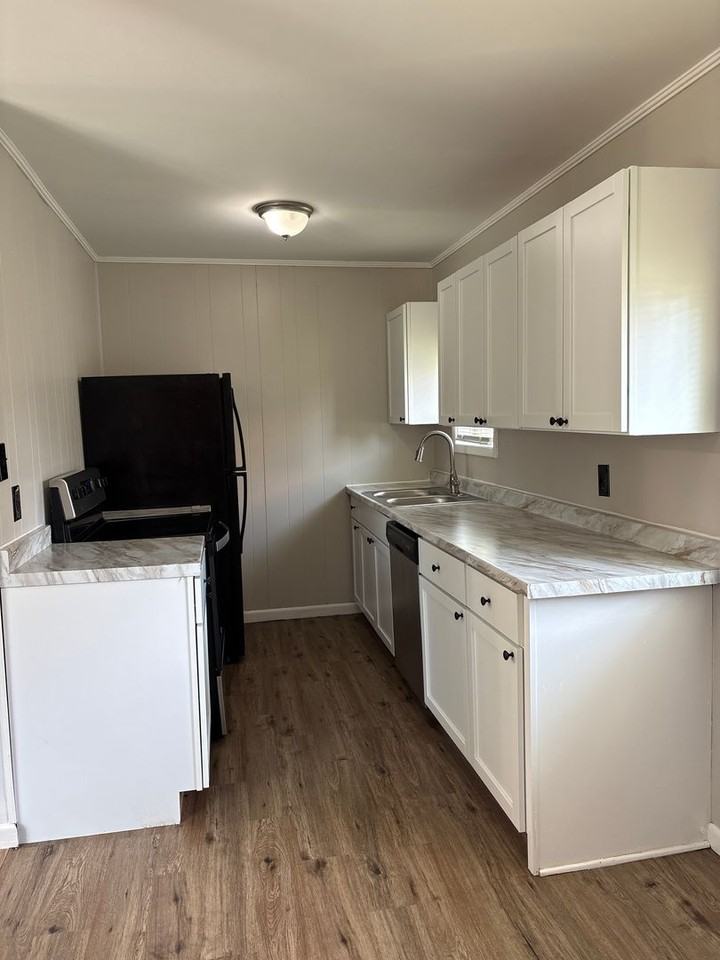 408 3rd Avenue NW - Photo 3 of 24