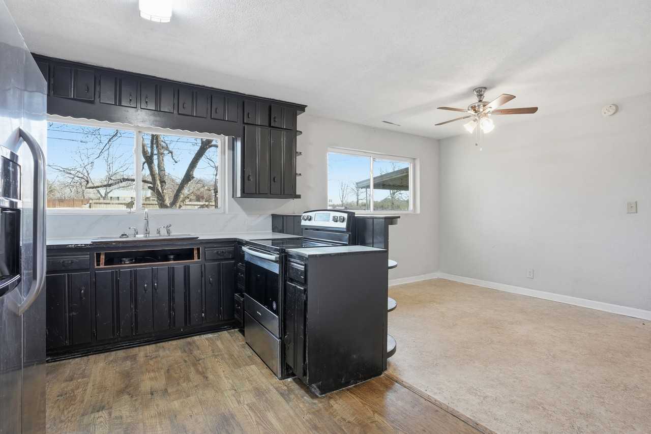 345 Brannan Rd - Photo 2 of 10