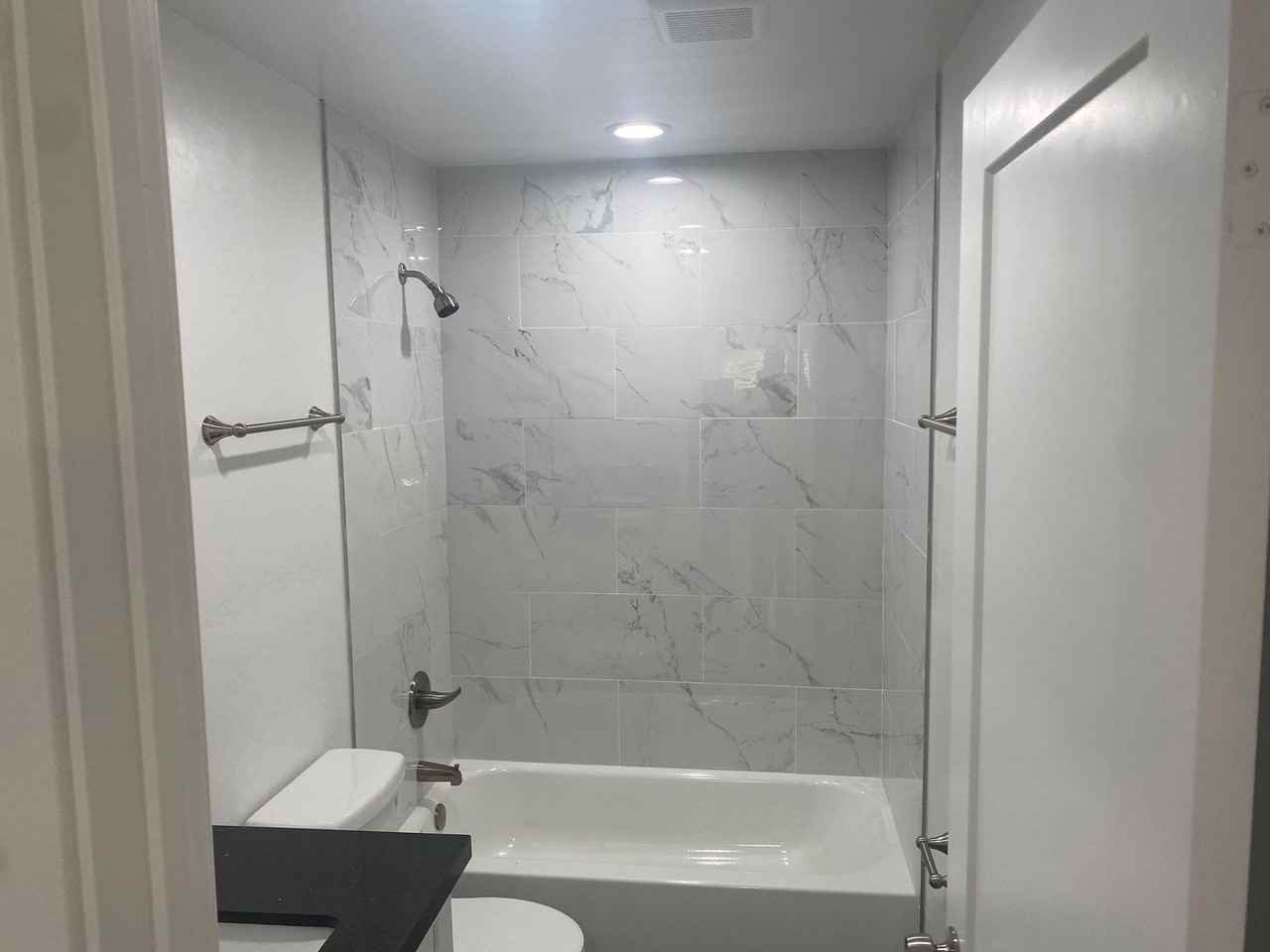 21st & Biltmore Apartments - Photo 4 of 24