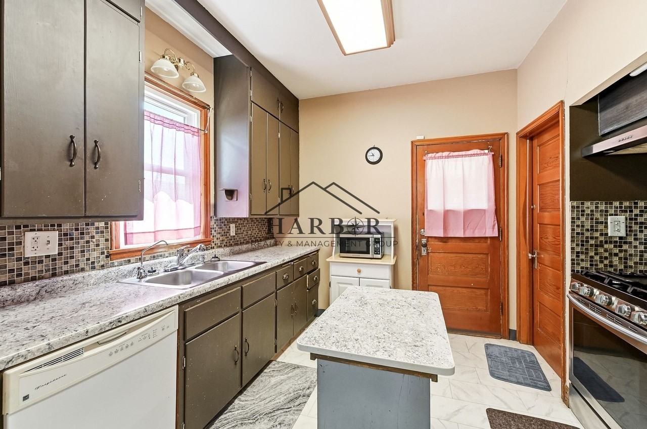 228 8th St Nw - Photo 2 of 24