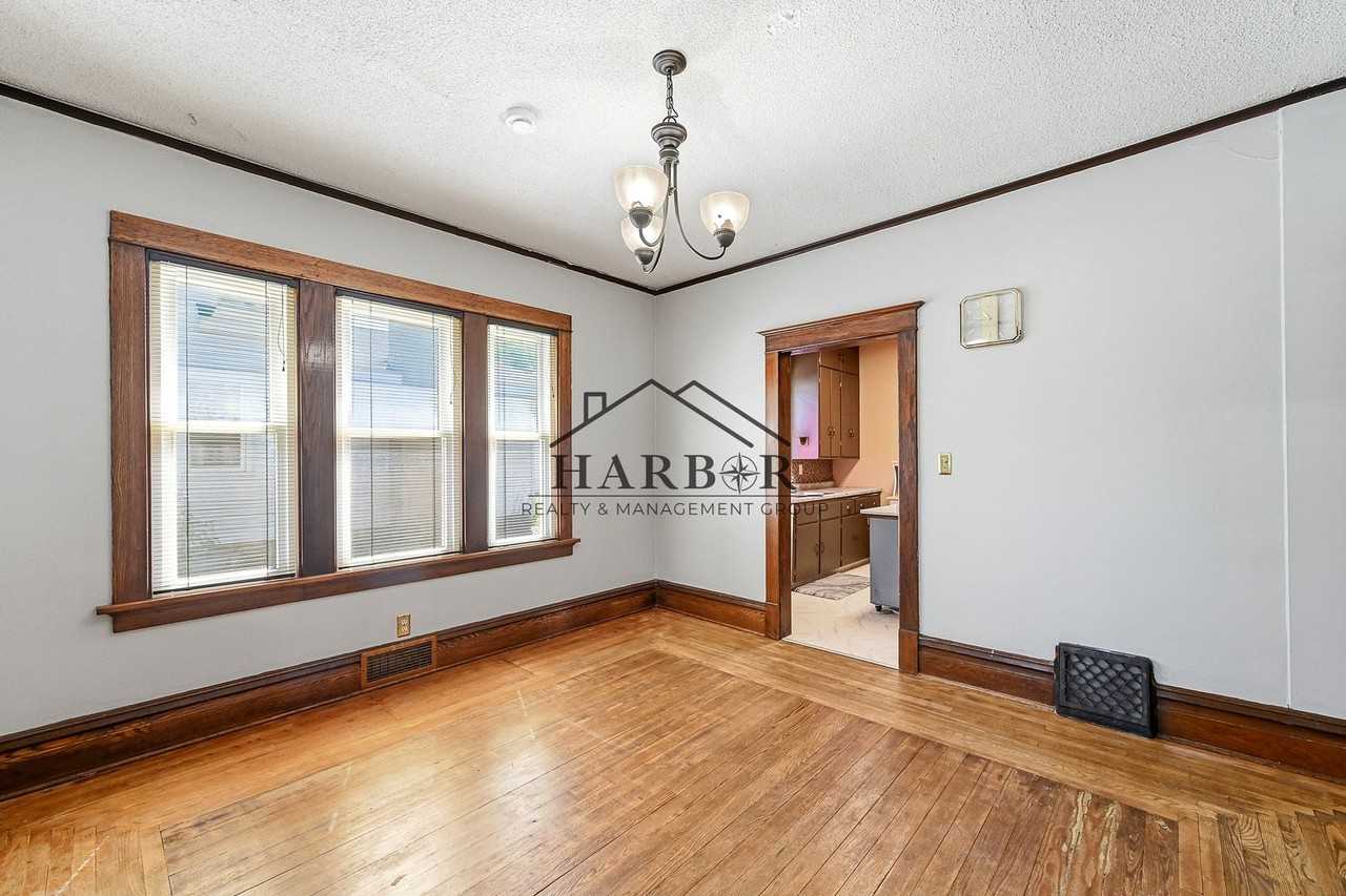 228 8th St Nw - Photo 4 of 24