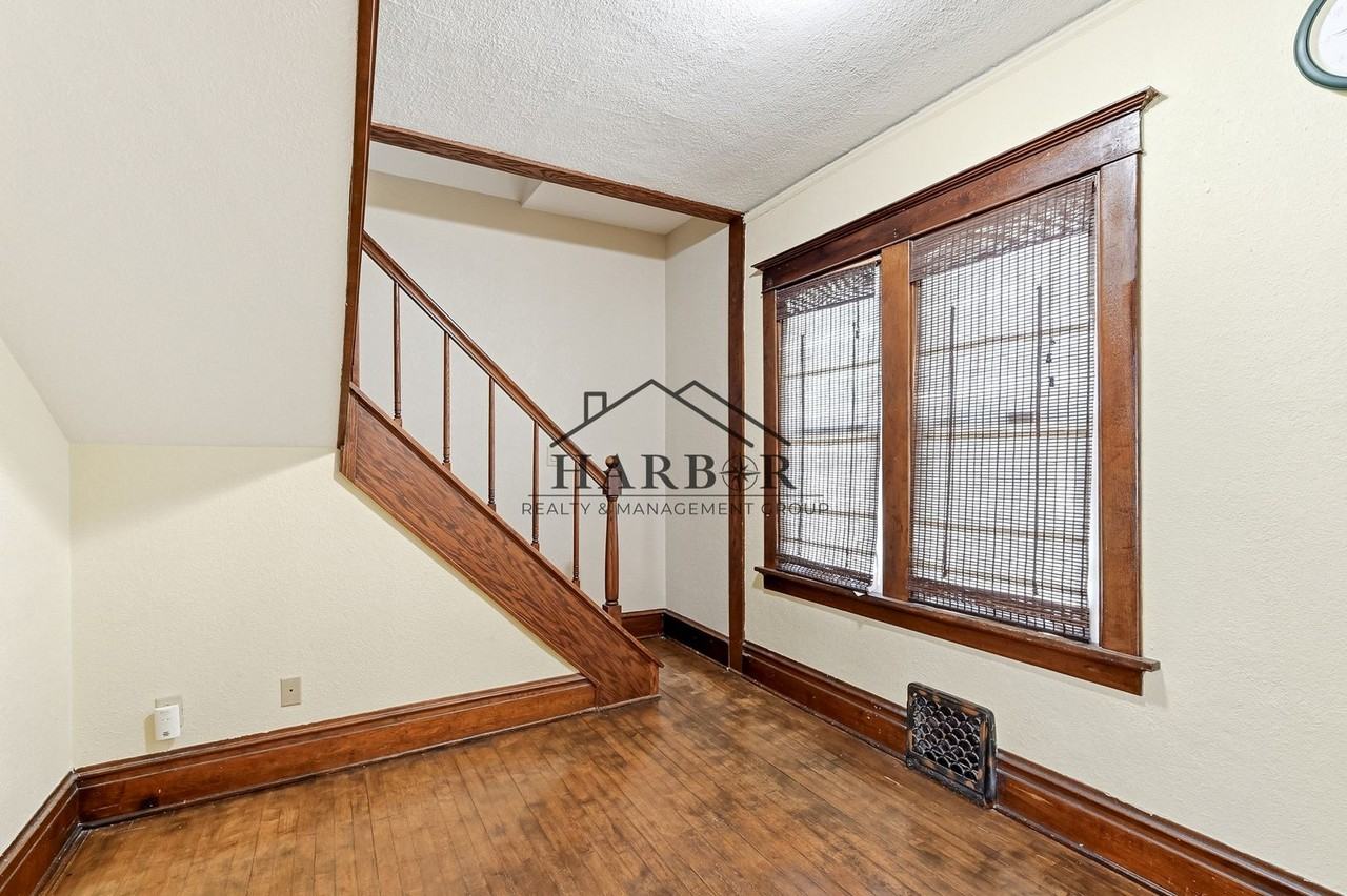 228 8th St Nw - Photo 5 of 24