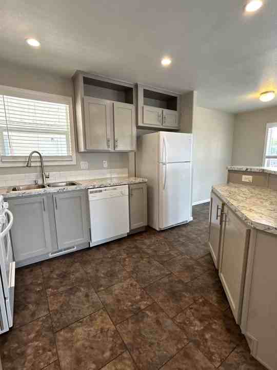 4400 W Missouri Ave #83 - Photo 7 of 28