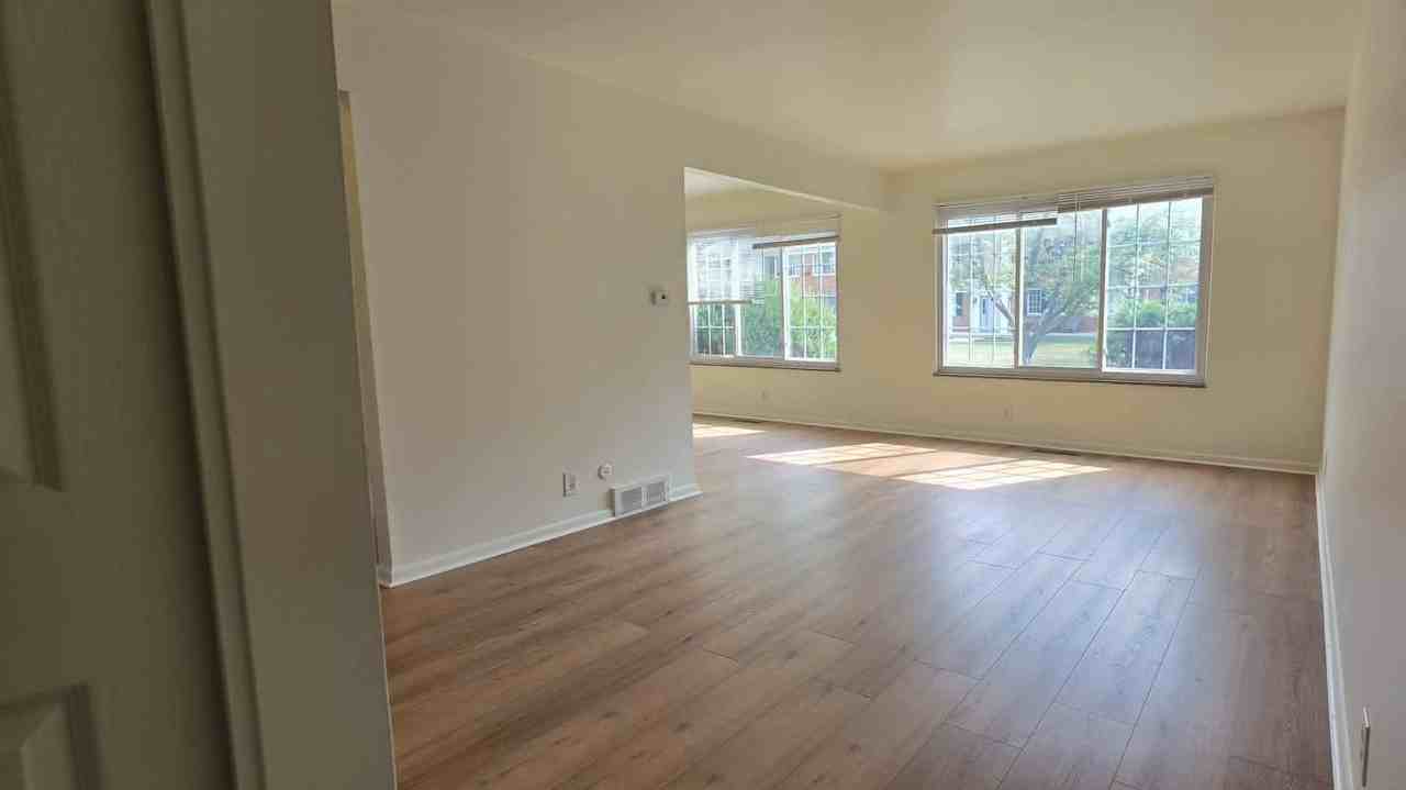 726 E Main St - Photo 2 of 15