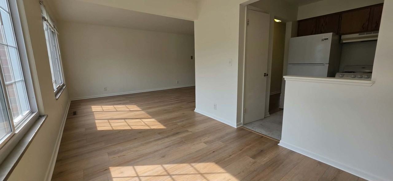 726 E Main St - Photo 3 of 15