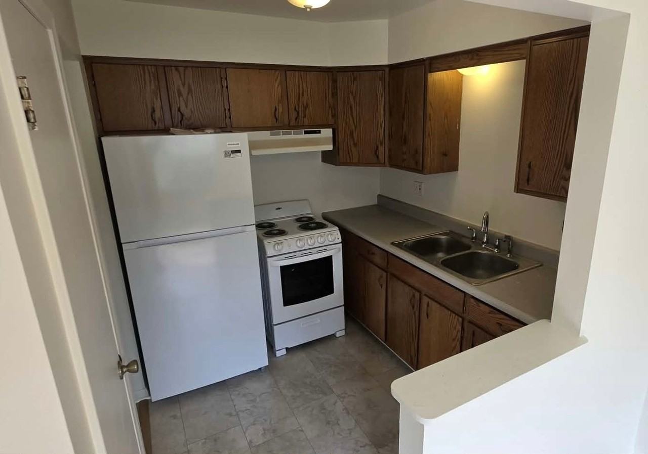 726 E Main St - Photo 4 of 15