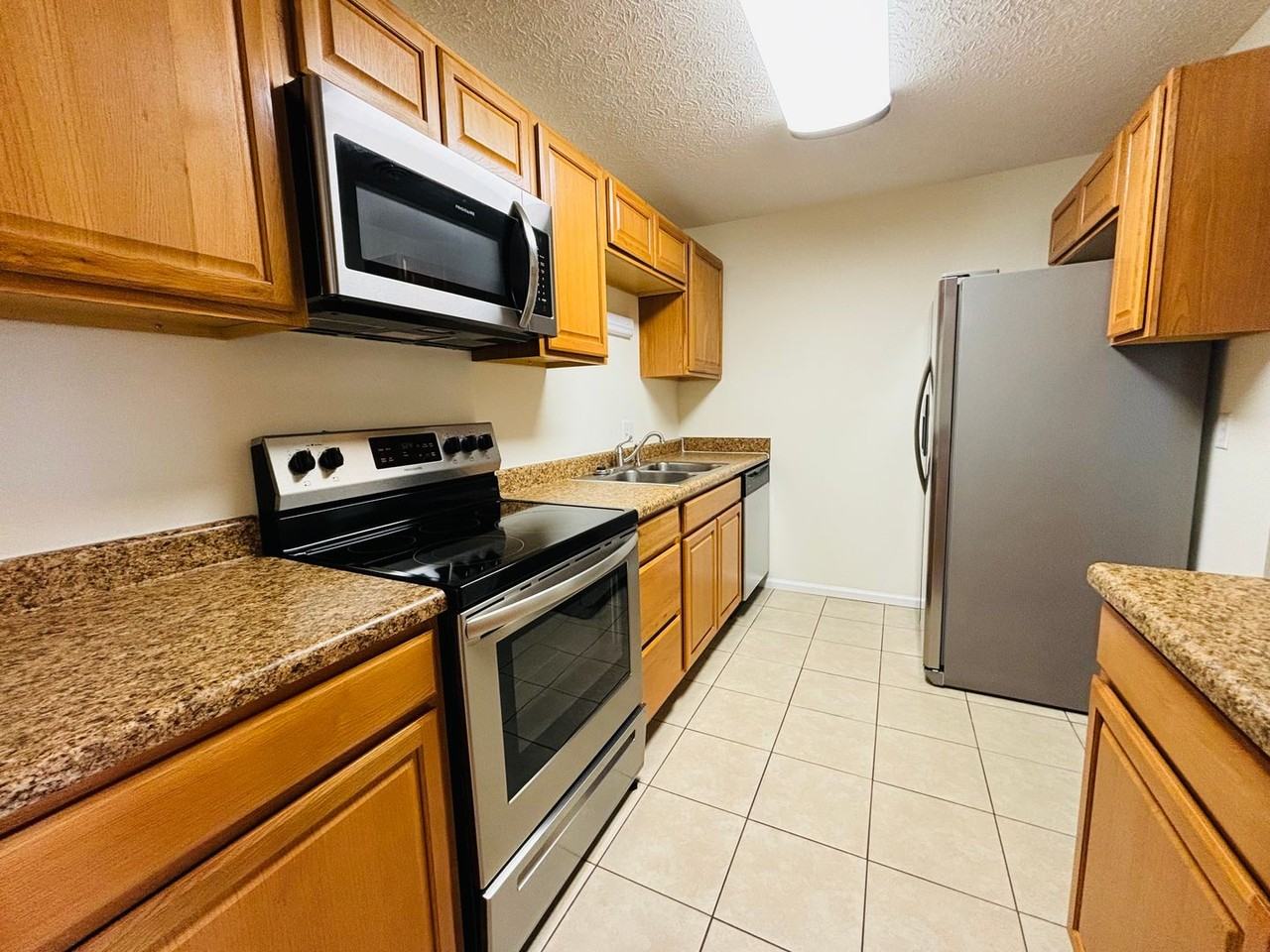 1011 Grove Ave - Photo 7 of 10