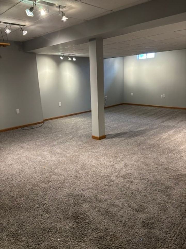2153 Penn St - Photo 3 of 15