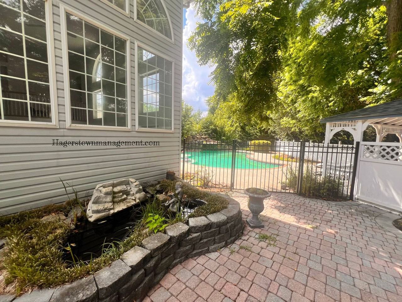 11507 Rolling Green Ct - Photo 6 of 39
