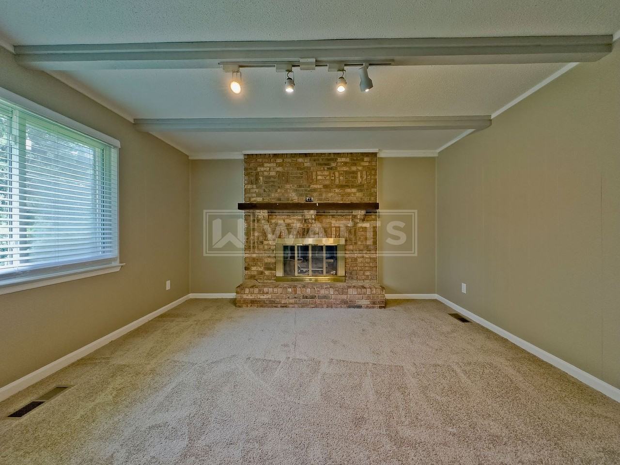 812 11th St - Photo 3 of 26
