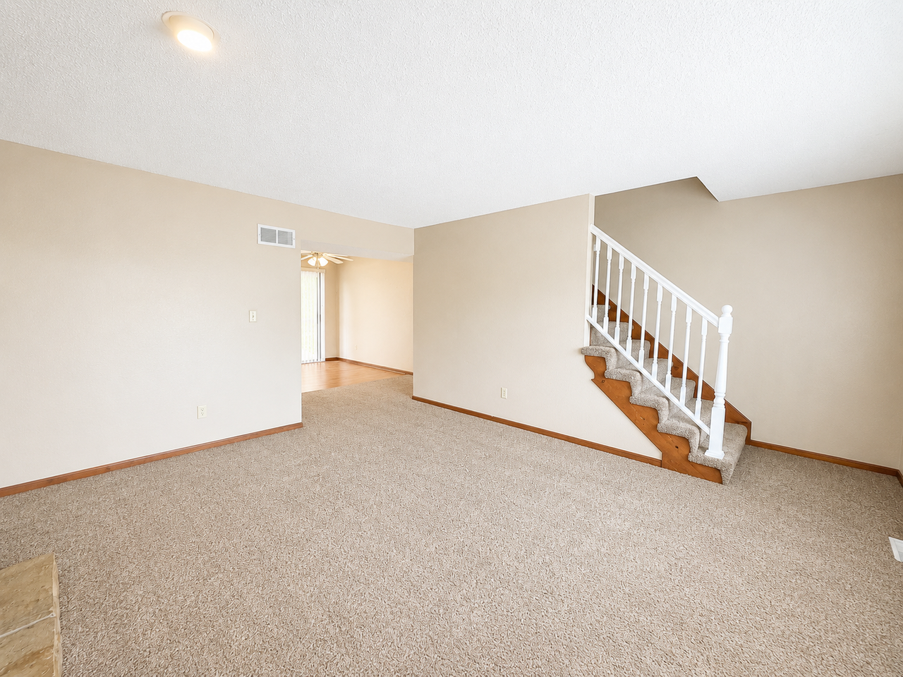 18900 E Manor Dr - Photo 3 of 12