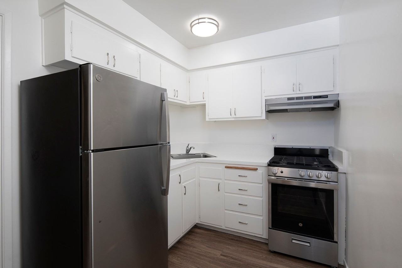 Monica Arms Apartments - Photo 6 of 17