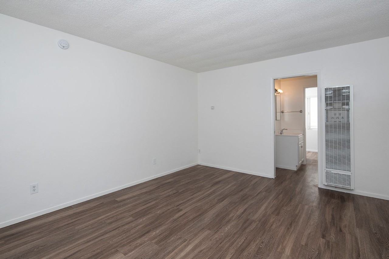 Monica Arms Apartments - Photo 7 of 17